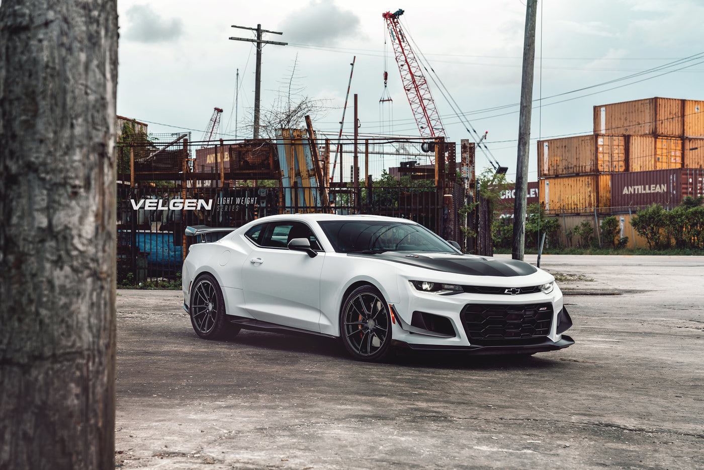 Chevy Camaro ZL1 1LE   Velgen Light Weight Series Vf5 Gloss Black Sparkle  20x10/ 20x11