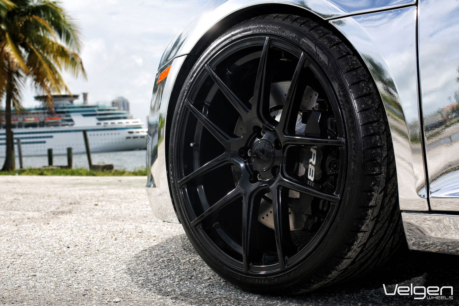 Chrome Audi R8 // Velgen Wheels // VMB5 - Gloss Black